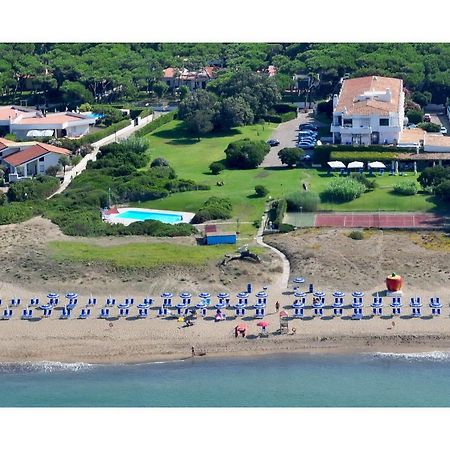 Hotel Della Baia Бая Домиция Екстериор снимка