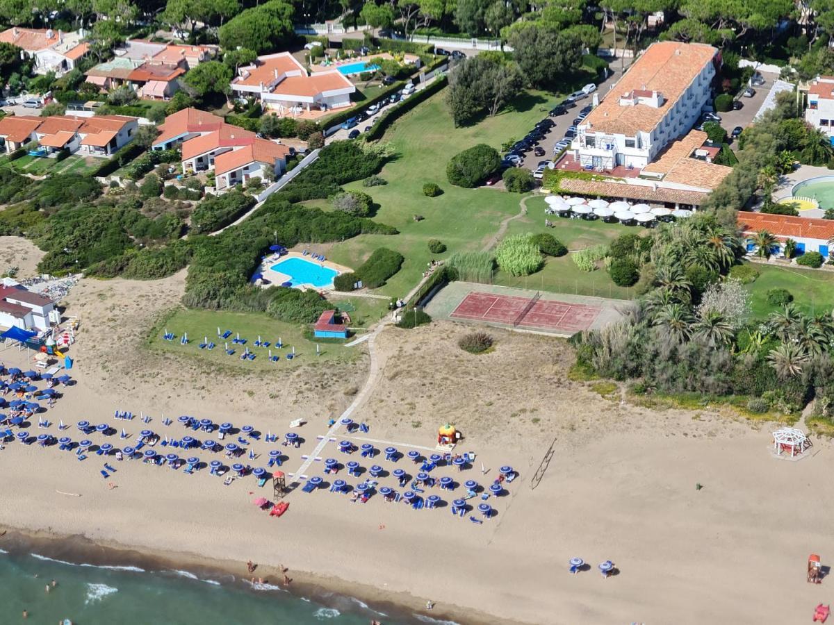 Hotel Della Baia Бая Домиция Екстериор снимка