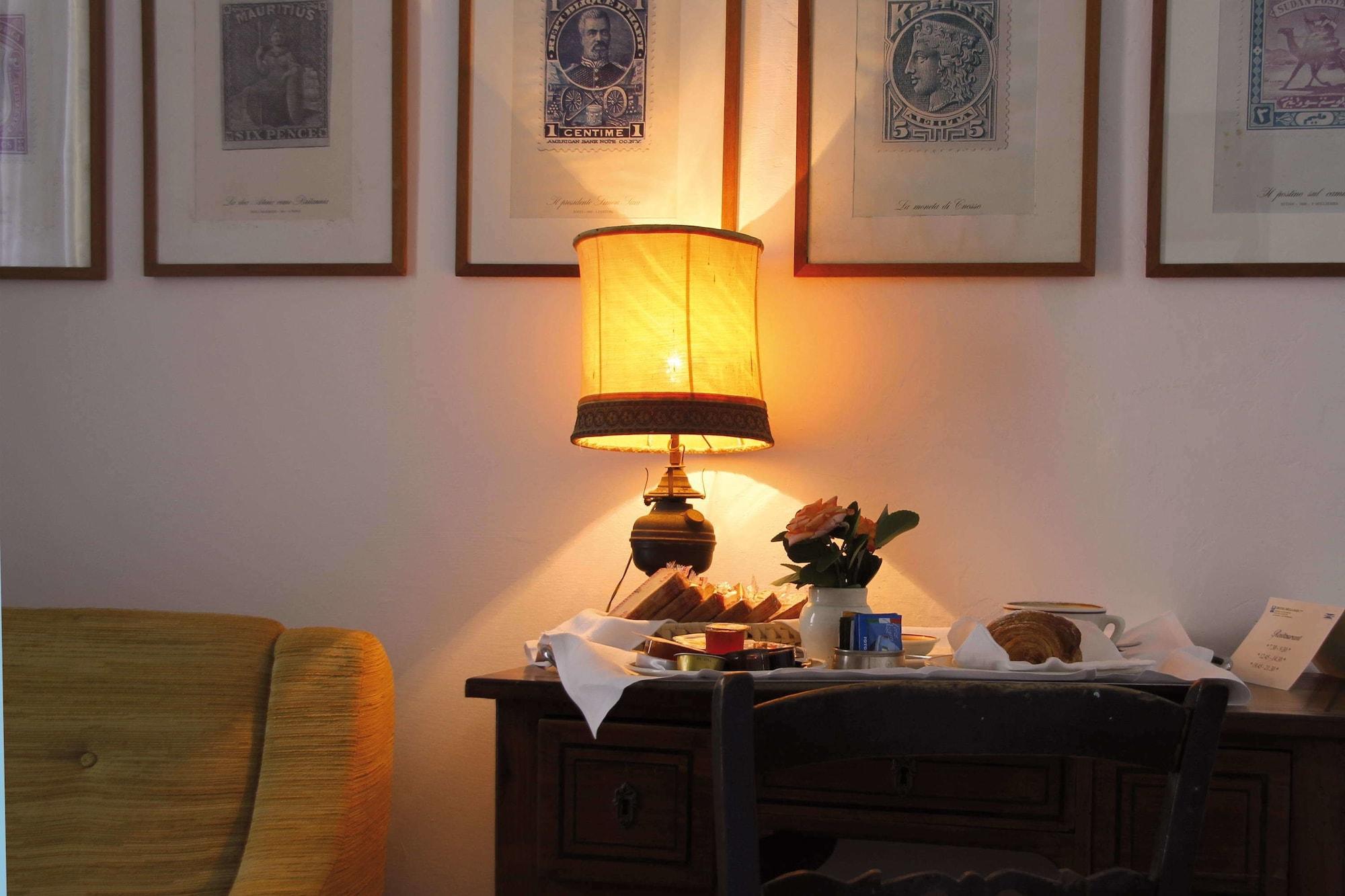 Hotel Della Baia Бая Домиция Екстериор снимка