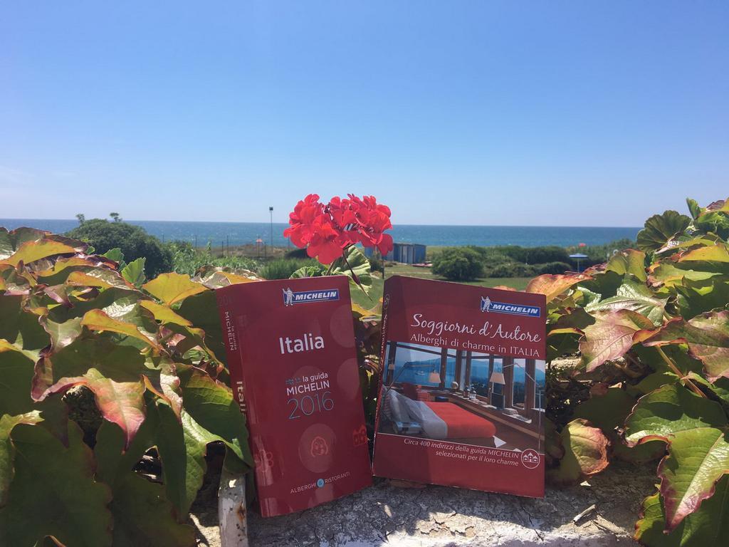 Hotel Della Baia Бая Домиция Екстериор снимка