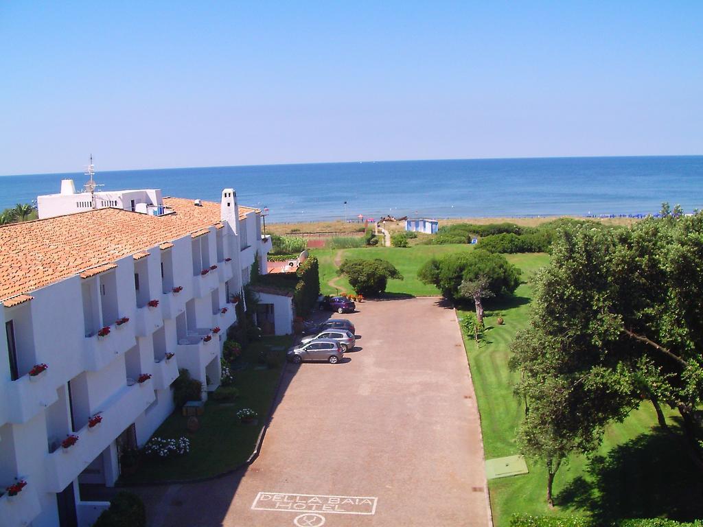 Hotel Della Baia Бая Домиция Екстериор снимка