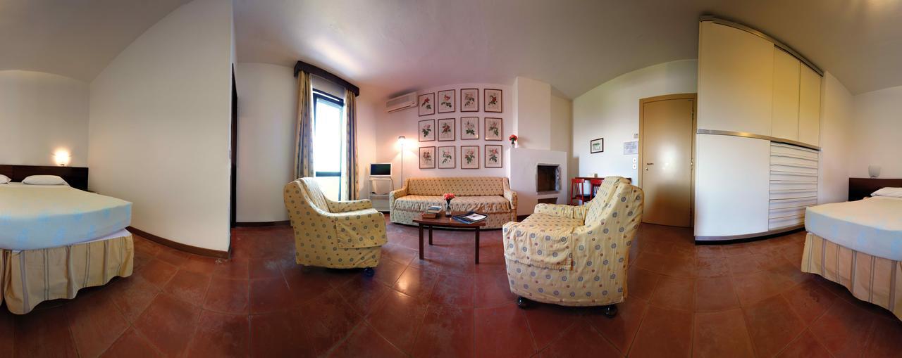 Hotel Della Baia Бая Домиция Екстериор снимка