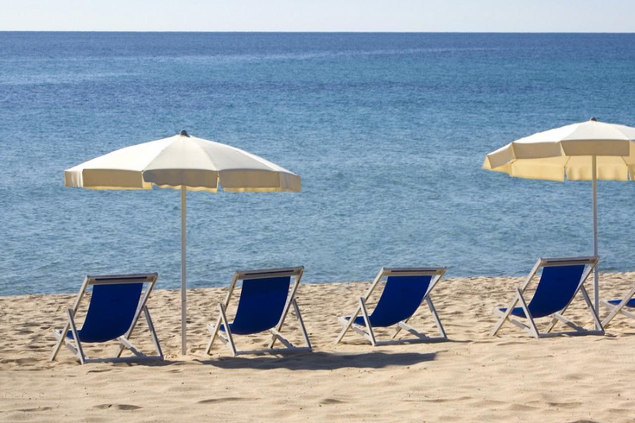 Hotel Della Baia Бая Домиция Екстериор снимка