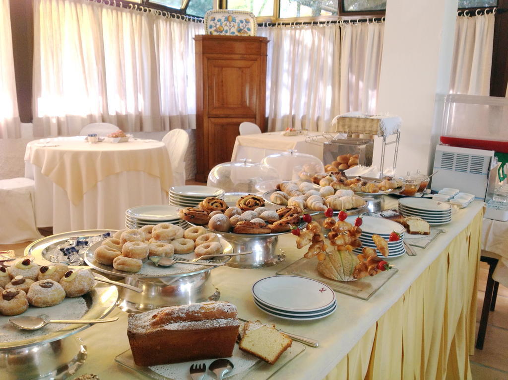 Hotel Della Baia Бая Домиция Екстериор снимка
